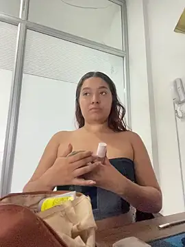 Snapshot of Emily_Harpeer chatting on 04.03.26 Emily Harpeer online show from 04.03.26