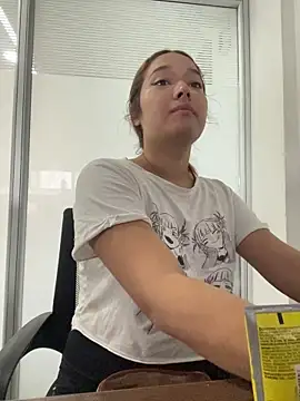 Snapshot of Emily_Harpeer chatting on 04.06.26 Emily Harpeer online show from 04.06.26