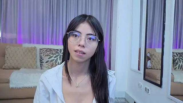 Mia Naive online show from 05.27.26