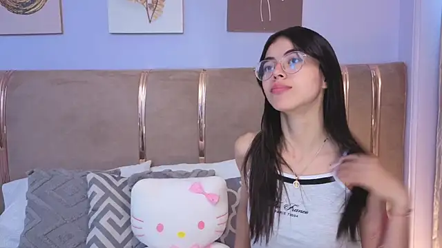 Mia Naive online show from 07.14.26