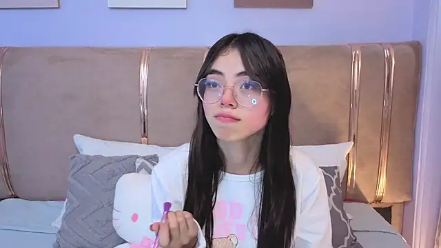 Mia Naive online show from 07.18.26