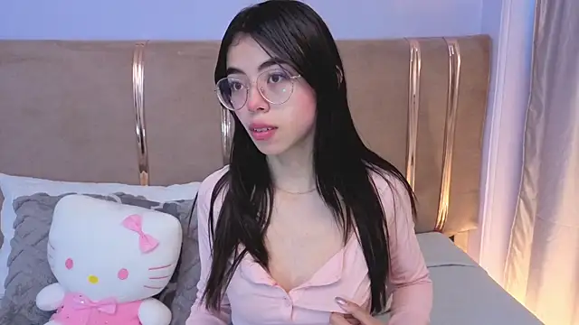 Mia Naive online show from 07.21.26