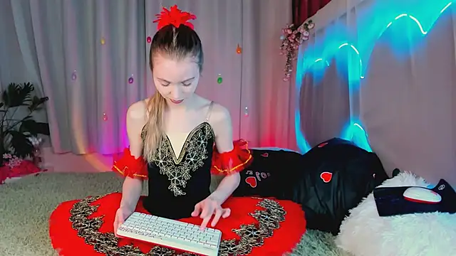 Snapshot of lada2k4 chatting on 04.14.26 lada2k4 online show from 04.14.26