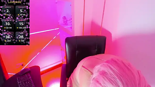 Snapshot of JoycePierce chatting on 02.16.26 JoycePierce online show from 02.16.26