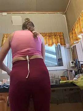 Snapshot of Midnight_Munch chatting on 02.25.26 Midnight Munch online show from 02.25.26