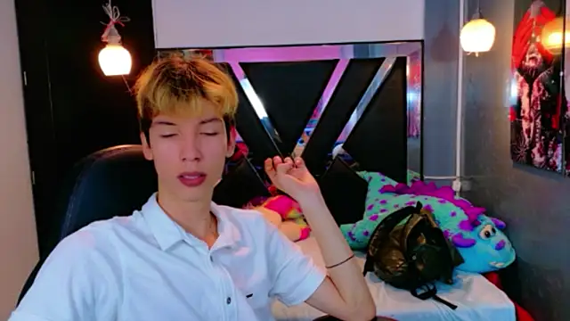 Liam Green1 online show from 02.20.26