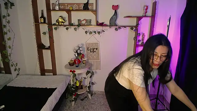 QueenRose94 online show from 04.13.26