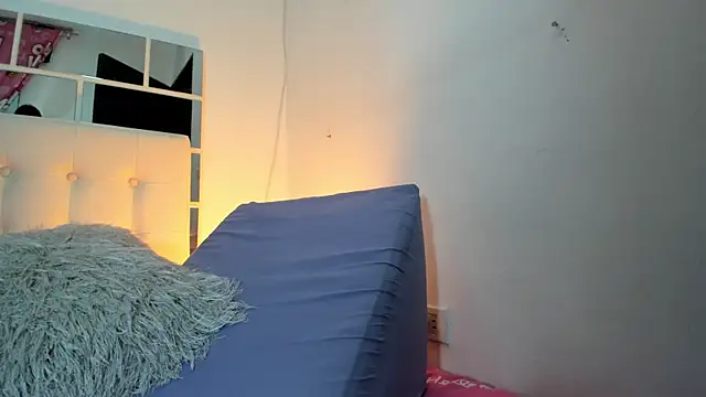 MiaEvans0 online show from 05.25.26