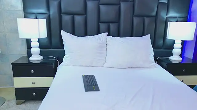 LaurenHazell online show from 04.08.26