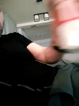 Snapshot of defaktor chatting on 02.13.26 defaktor online show from 02.13.26