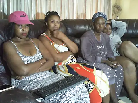 Snapshot of Caramel-Diva chatting on 02.25.26 Caramel-Diva online show from 02.25.26