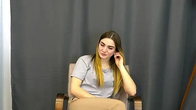 Snapshot of CharaVaz chatting on 02.08.26 CharaVaz online show from 02.08.26