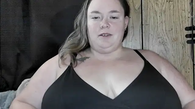 Snapshot of ladylynn13 chatting on 02.24.26 ladylynn13 online show from 02.24.26