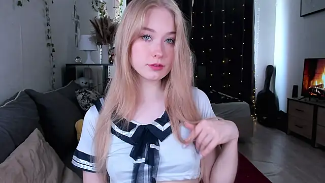 Snapshot of AmyLouWood chatting on 07.20.26 AmyLouWood online show from 07.20.26