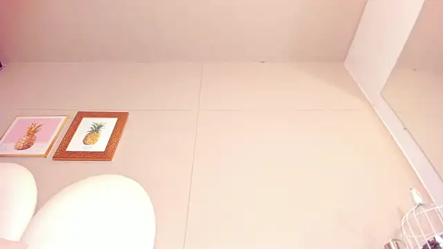 luna bradley  online show from 04.14.26