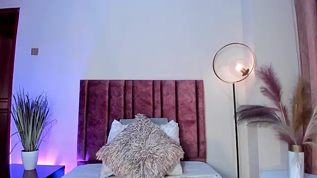 Snapshot of AndraCyruss chatting on 02.17.26 AndraCyruss online show from 02.17.26