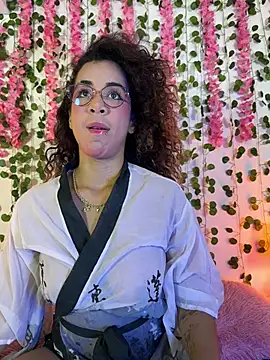 Snapshot of Woo_isDaphne chatting on 02.16.26 Woo isDaphne online show from 02.16.26