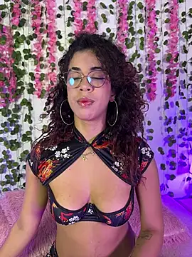 Snapshot of Woo_isDaphne chatting on 02.22.26 Woo isDaphne online show from 02.22.26