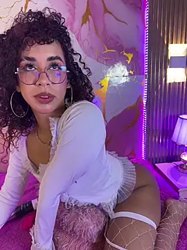 Snapshot of Woo_isDaphne chatting on 03.02.26 Woo isDaphne online show from 03.02.26