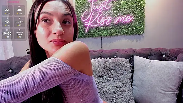 Snapshot of danielebeck chatting on 02.26.26 danielebeck online show from 02.26.26