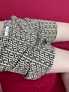 huyenzz online show from 04.15.26