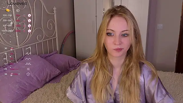 lilMelaniloveis online show from 03.30.26