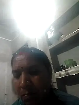 Snapshot of Loomaraj chatting on 02.16.26 Loomaraj online show from 02.16.26