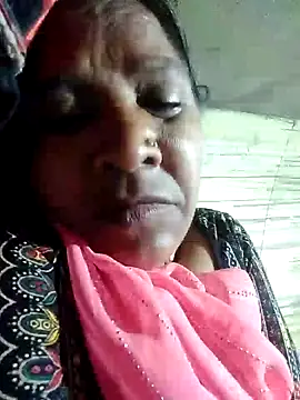 Snapshot of Loomaraj chatting on 02.27.26 Loomaraj online show from 02.27.26