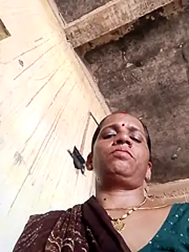 Snapshot of Anitarakkoli chatting on 05.15.26 Anitarakkoli online show from 05.15.26