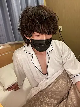 Snapshot of --ha-ru-- chatting on 05.18.26 --ha-ru-- online show from 05.18.26
