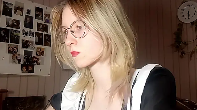 RunawayBr1de online show from 02.14.26