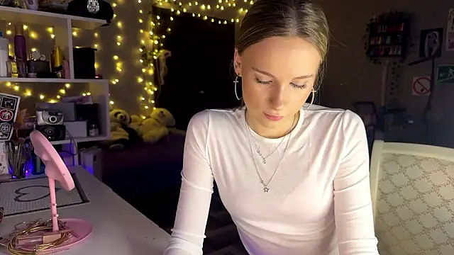 Snapshot of amily_sunray chatting on 02.13.26 amily sunray online show from 02.13.26