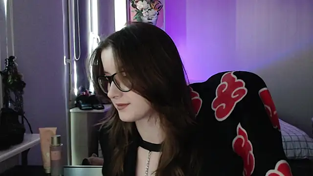 Snapshot of LunaXcherry chatting on 04.22.26 LunaXcherry online show from 04.22.26