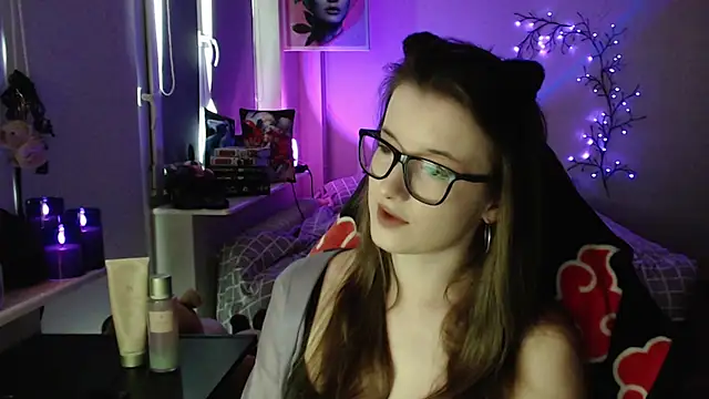 Snapshot of LunaXcherry chatting on 04.30.26 LunaXcherry online show from 04.30.26