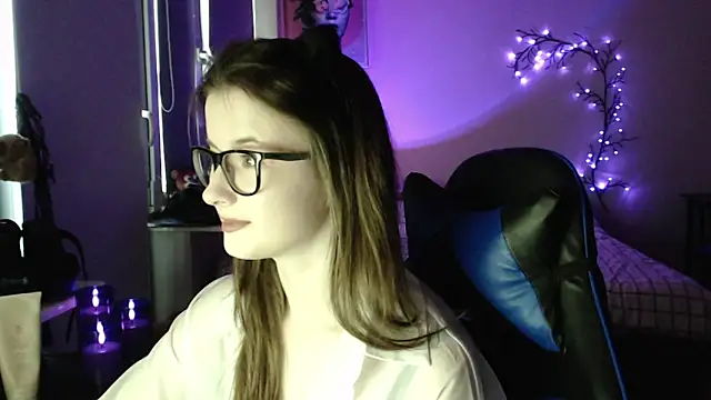 Snapshot of LunaXcherry chatting on 05.14.26 LunaXcherry online show from 05.14.26
