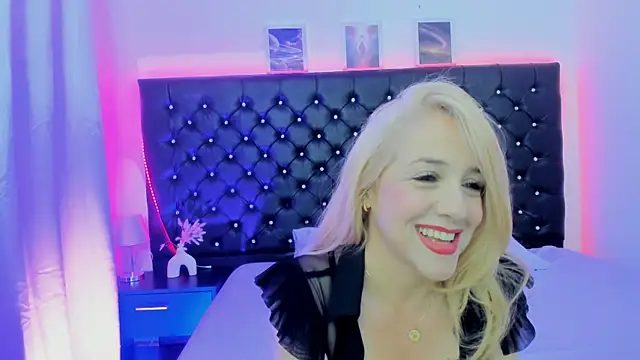 Snapshot of CrystalRose_40 chatting on 02.09.26 CrystalRose 40 online show from 02.09.26