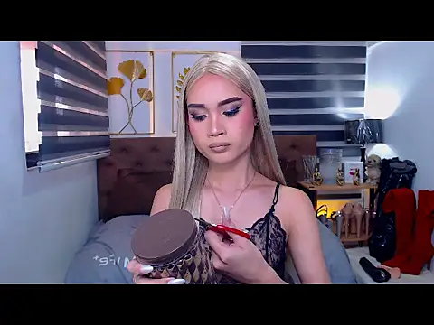 Snapshot of JuicyCockThea chatting on 04.10.26 JuicyCockThea online show from 04.10.26