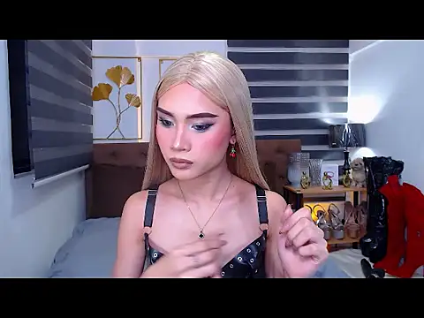 Snapshot of JuicyCockThea chatting on 05.25.26 JuicyCockThea online show from 05.25.26