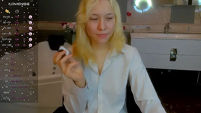 Snapshot of EmilyTrase chatting on 03.21.26 EmilyTrase online show from 03.21.26