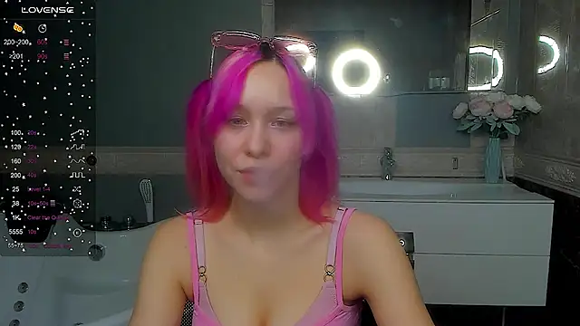 Snapshot of EmilyTrase chatting on 03.26.26 EmilyTrase online show from 03.26.26