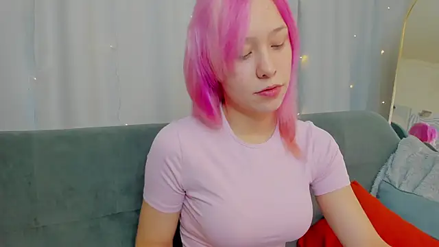 Snapshot of EmilyTrase chatting on 04.02.26 EmilyTrase online show from 04.02.26