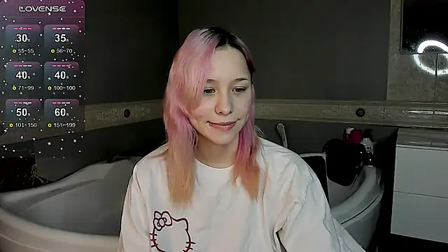 Snapshot of EmilyTrase chatting on 04.09.26 EmilyTrase online show from 04.09.26