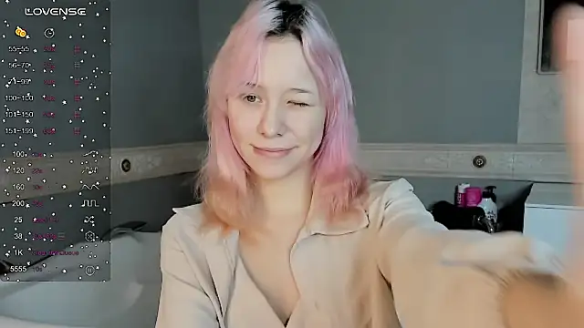 Snapshot of EmilyTrase chatting on 04.10.26 EmilyTrase online show from 04.10.26