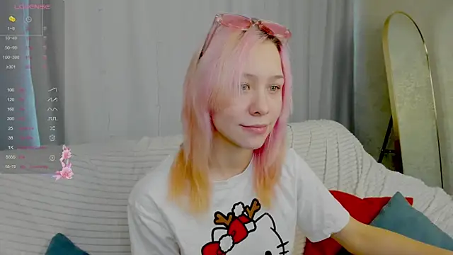 Snapshot of EmilyTrase chatting on 04.16.26 EmilyTrase online show from 04.16.26