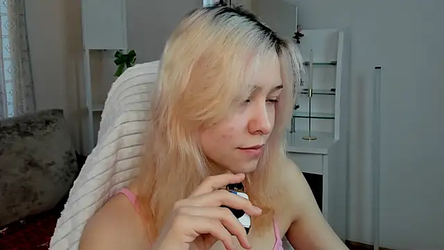 EmilyTrase online show from 04.27.26