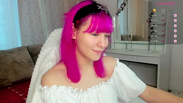 EmilyTrase online show from 05.10.26