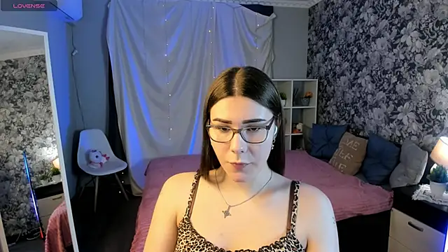 Snapshot of Coraline_kitty chatting on 05.09.26 Coraline kitty online show from 05.09.26