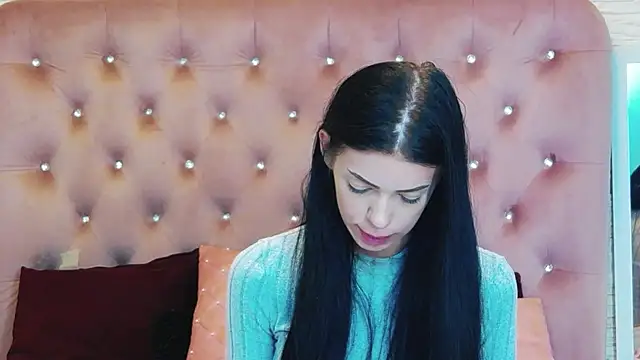 Snapshot of PeachyElla26 chatting on 02.13.26 PeachyElla26 online show from 02.13.26