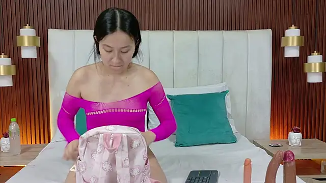 Brisa Silva online show from 04.24.26