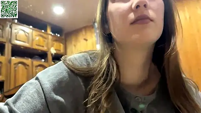 Snapshot of VickieKush chatting on 04.22.26 VickieKush online show from 04.22.26
